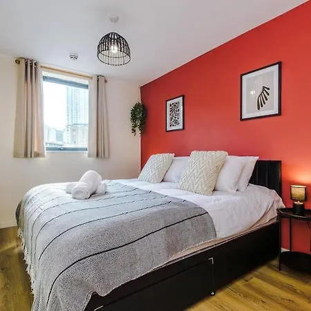 Modern 2Br Near Manchester City Centre - Free Parking Garage Exterior photo