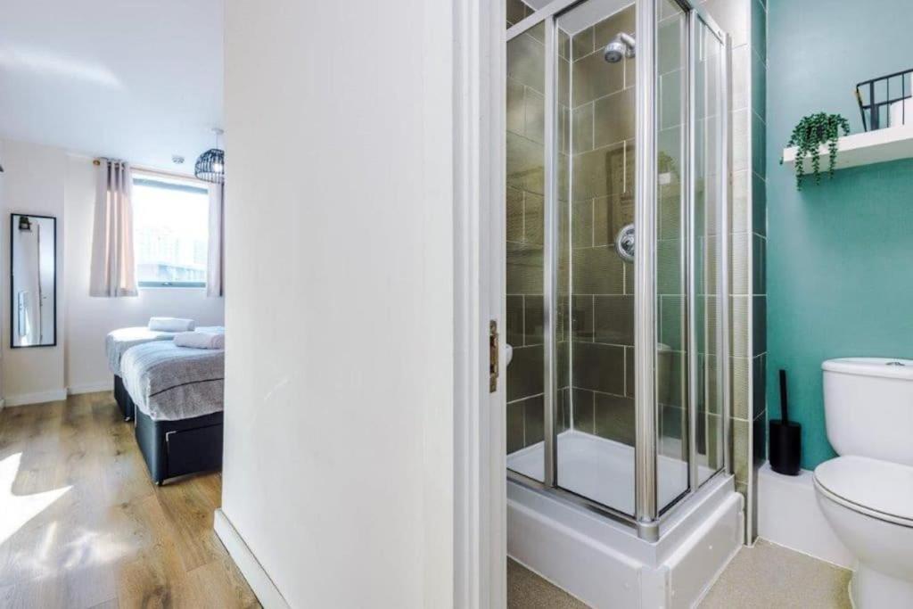 Apartment Modern 2br Near Centre - Free Parking Garage *