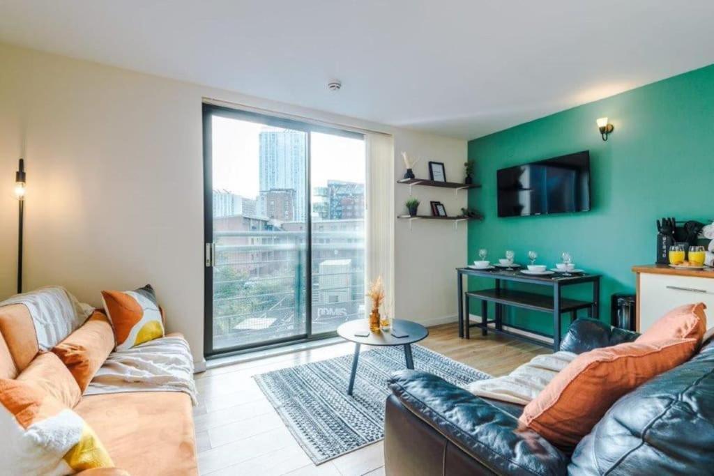 Apartment Modern 2br Near Centre - Free Parking Garage *